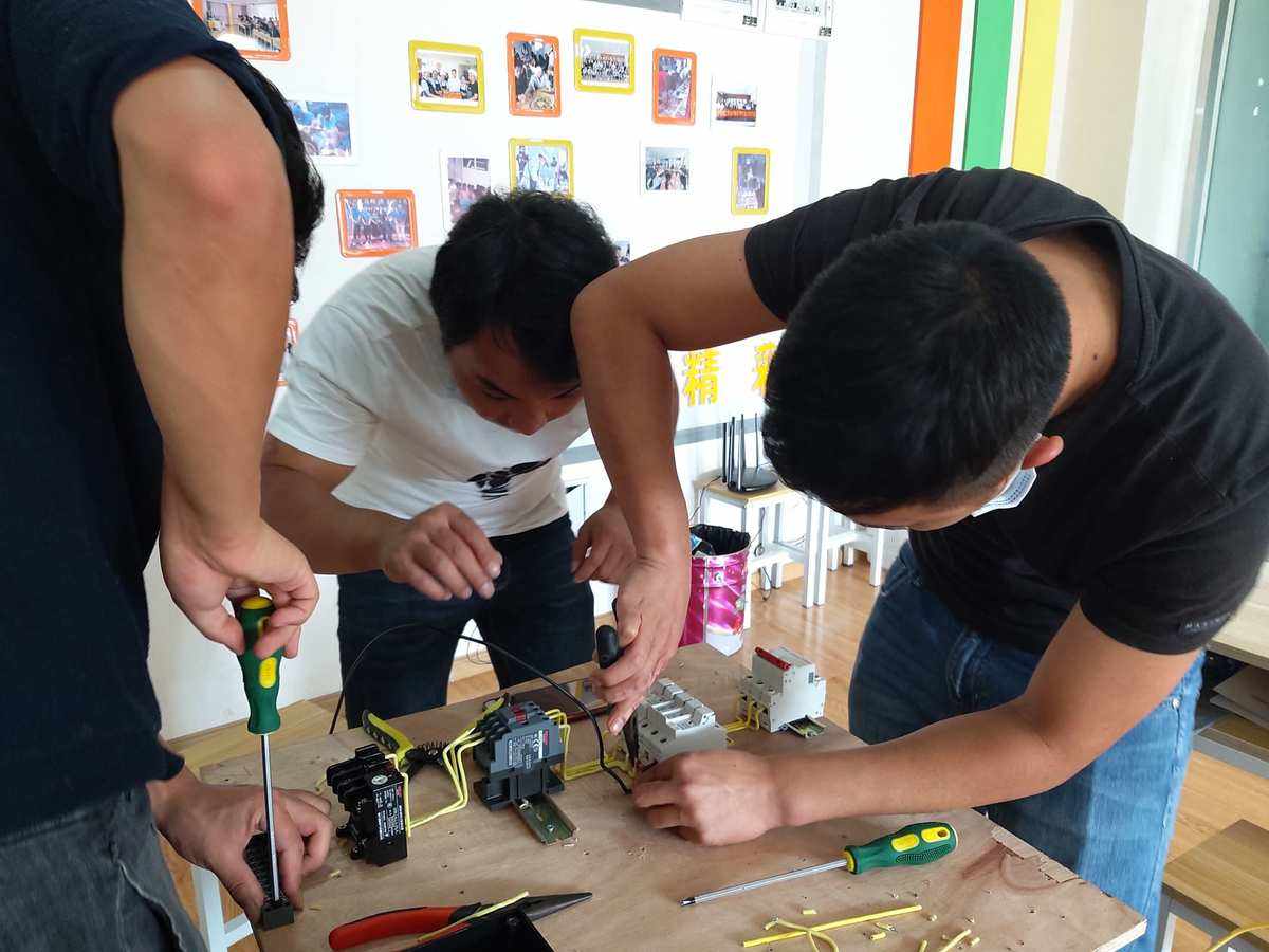 厦门海沧东孚﻿电工培训现场操作作业
