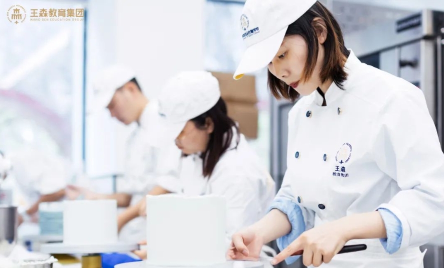 2023广州王森西点烘焙学校有年龄限制吗？