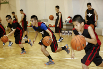 上海赤菟小飞人青少年快乐篮球夏令营  图片