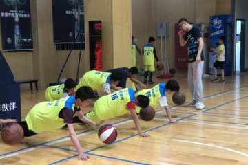 赤菟体育小飞人篮球俱乐部匠弈小飞人青少年篮球暑期上海走训营图片