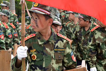 中国121军事夏令营7天特种部队一对一触动营图片