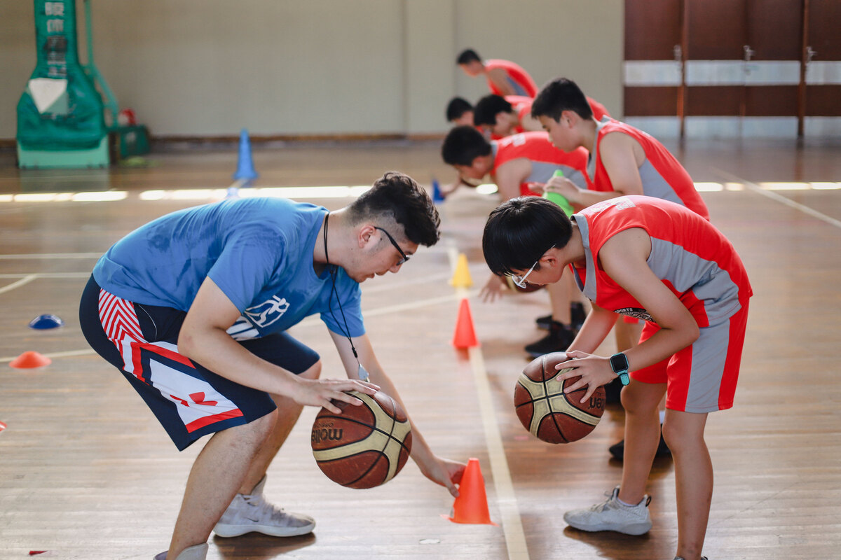 青少年篮球培训怎么选？一篇讲透课程、基本功与收费标准的实用指南